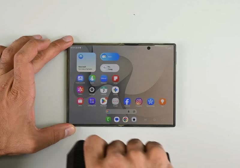 Samsung's $1,900 Galaxy Z Fold 8 still has a serious problem with dust getting into its hinge