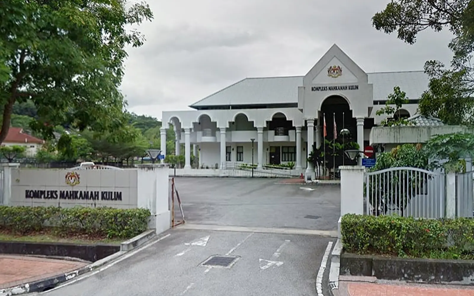 Tikam isteri 13 kali, lelaki didakwa bunuh