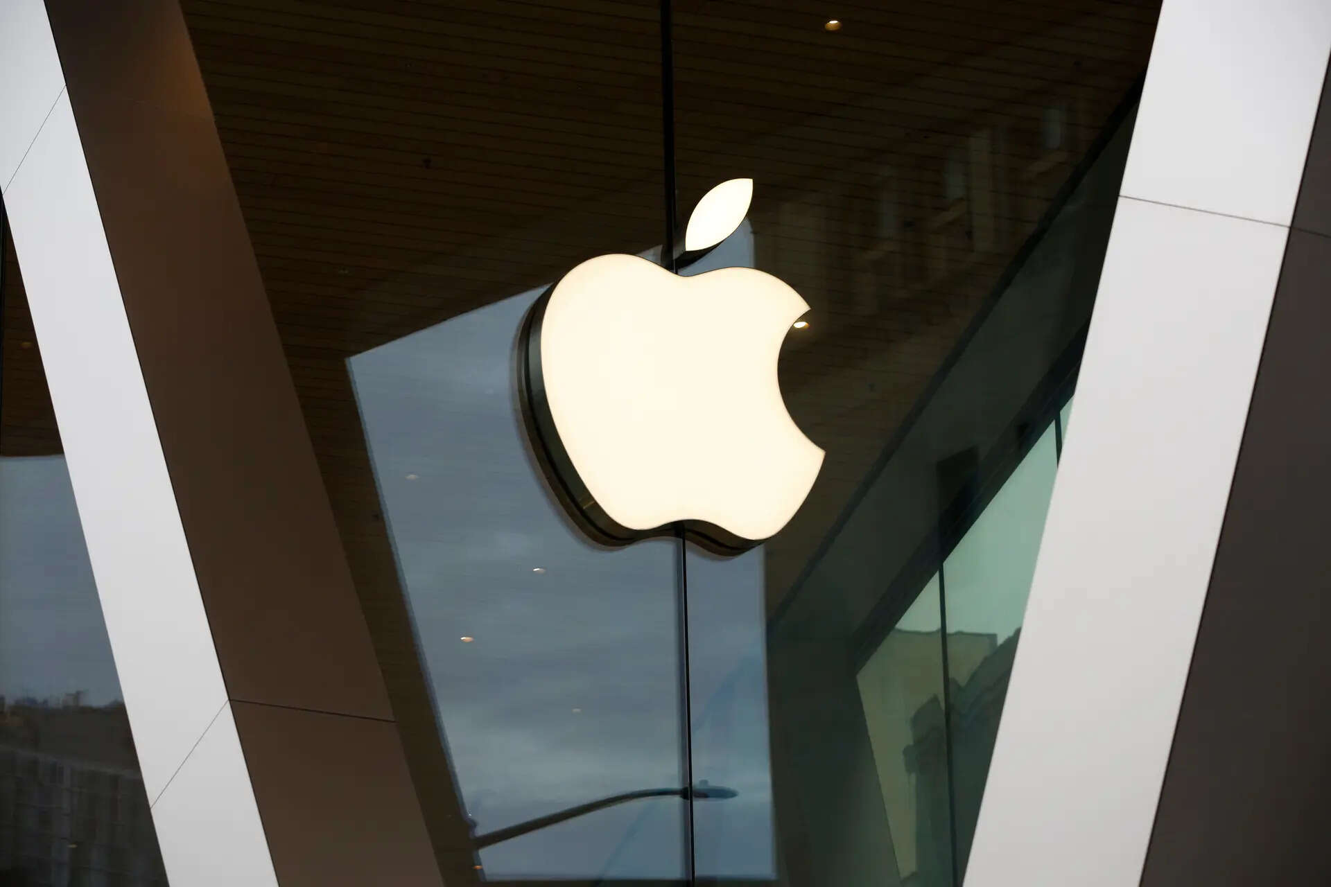 Russia opens case against Apple over pre-installation of domestic apps