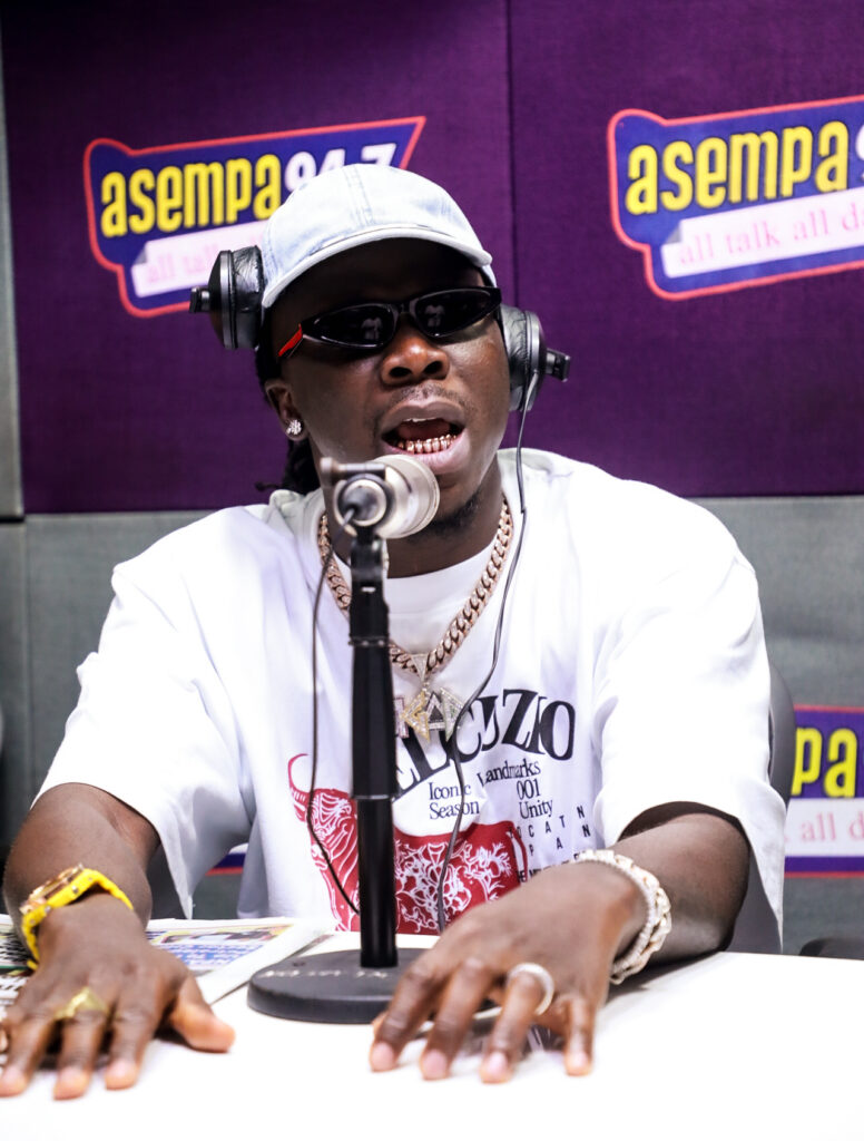 Stonebwoy defends Ghanaian men against ‘stingy’ tag