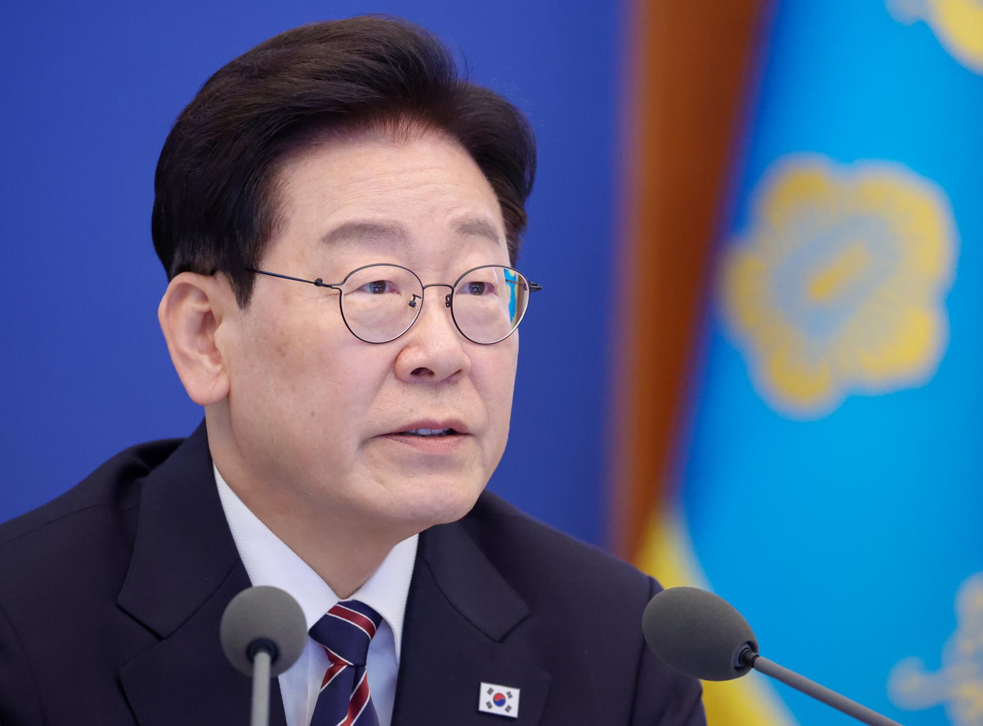 Lee pledges deliberation, humility in state administration
