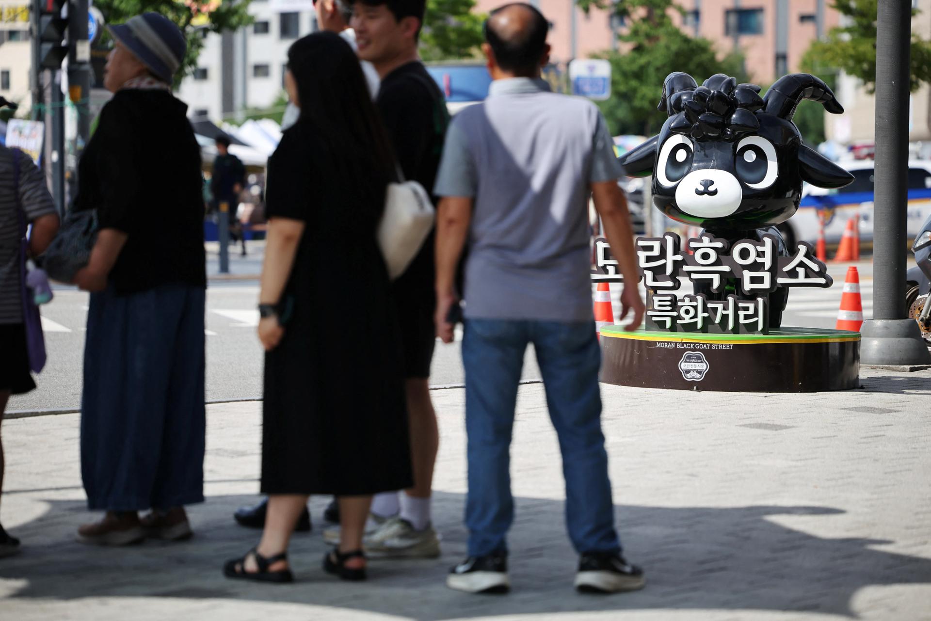 In Korea, some savour last season of legal dog meat