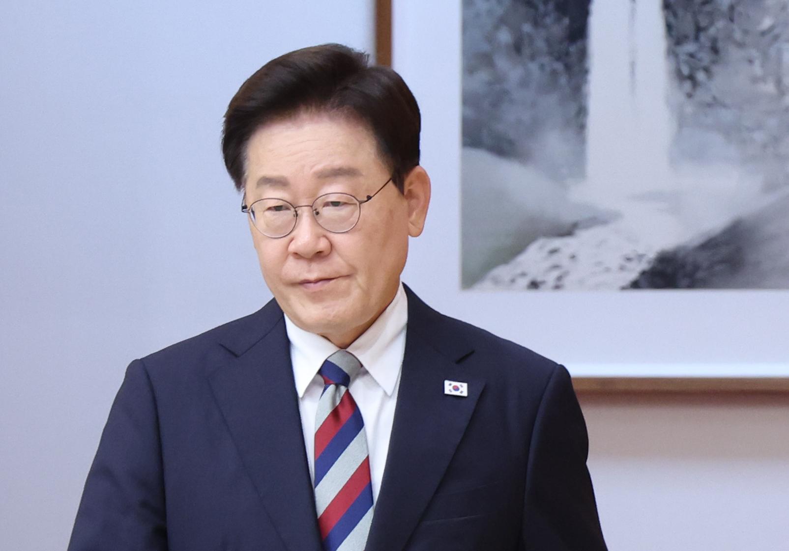 Lee backs four-year, two-term presidency even if it shortens his term