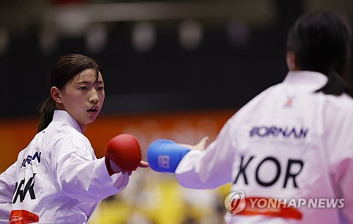 (Asiad) S. Korean karate fighter wins 1st inter-Korean match at Aichi-Nagoya Asian Games