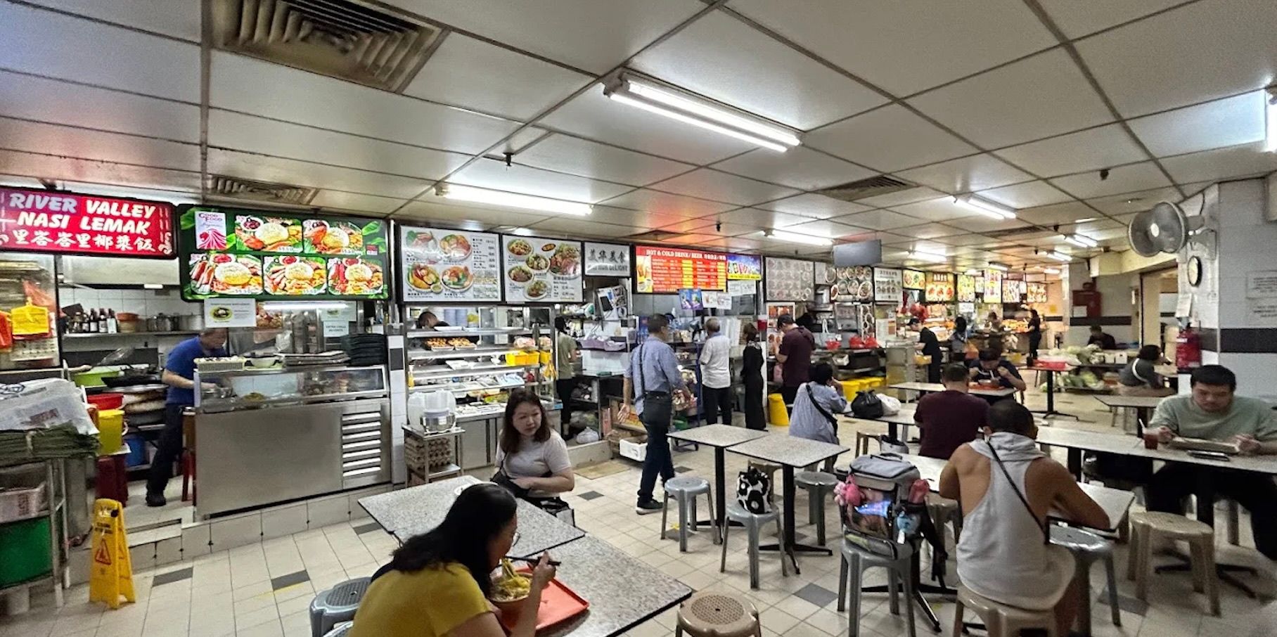 ‘What happened to local Singapore workers?’ Netizen claims to see only foreign employees at food court