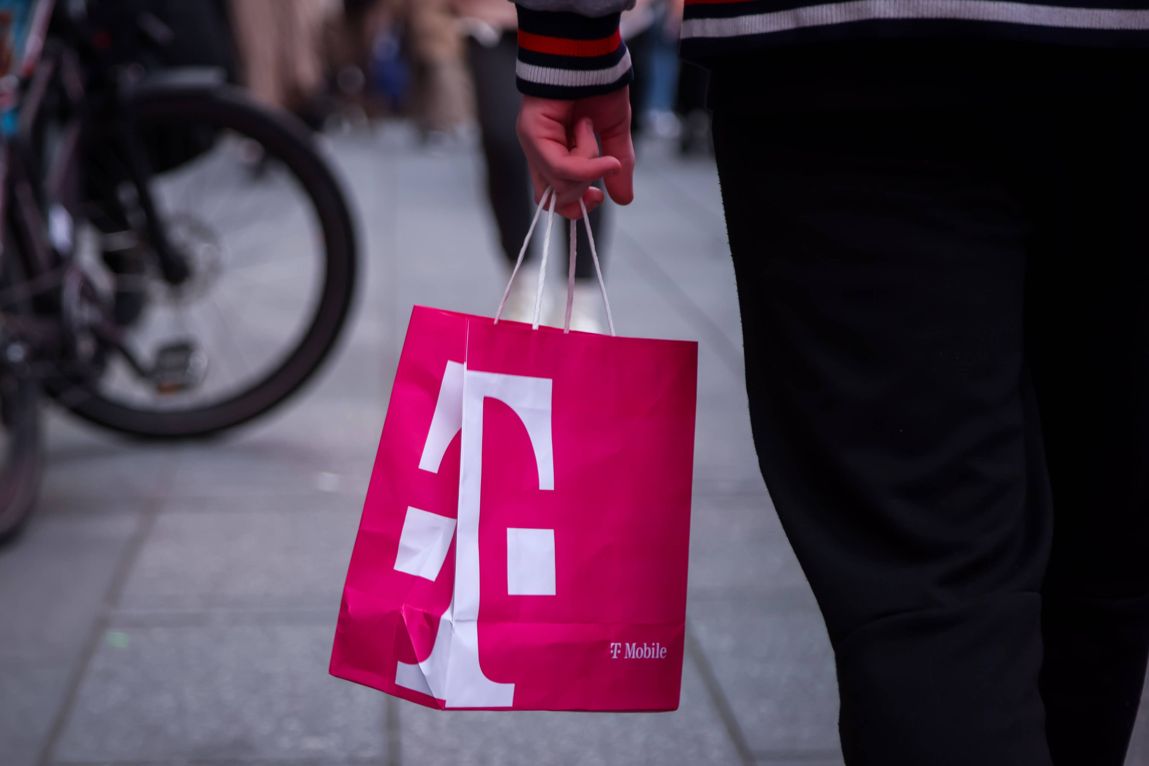 T-Mobile and Verizon face a new broadband rival