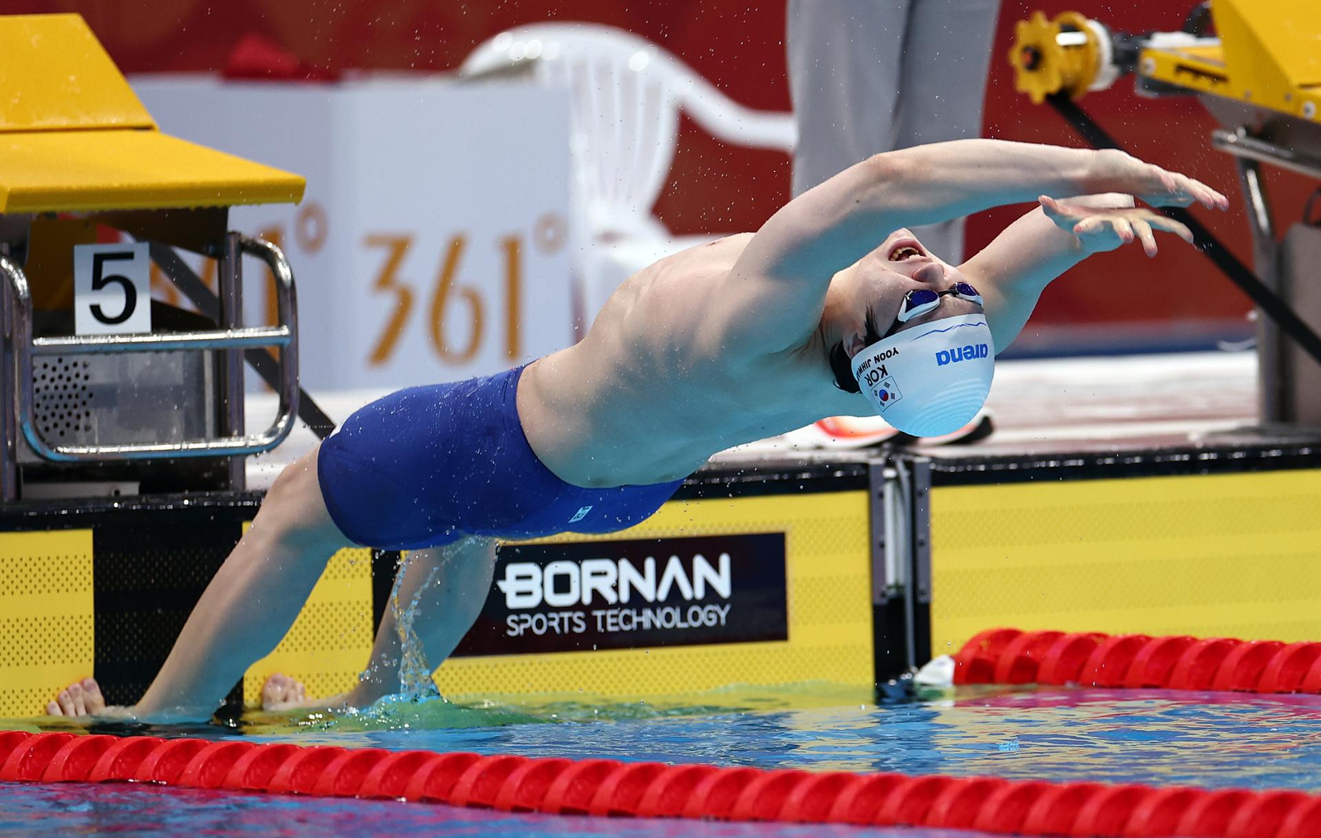 Yoon Ji-hwan wins bronze in men's 50m backstroke swimming