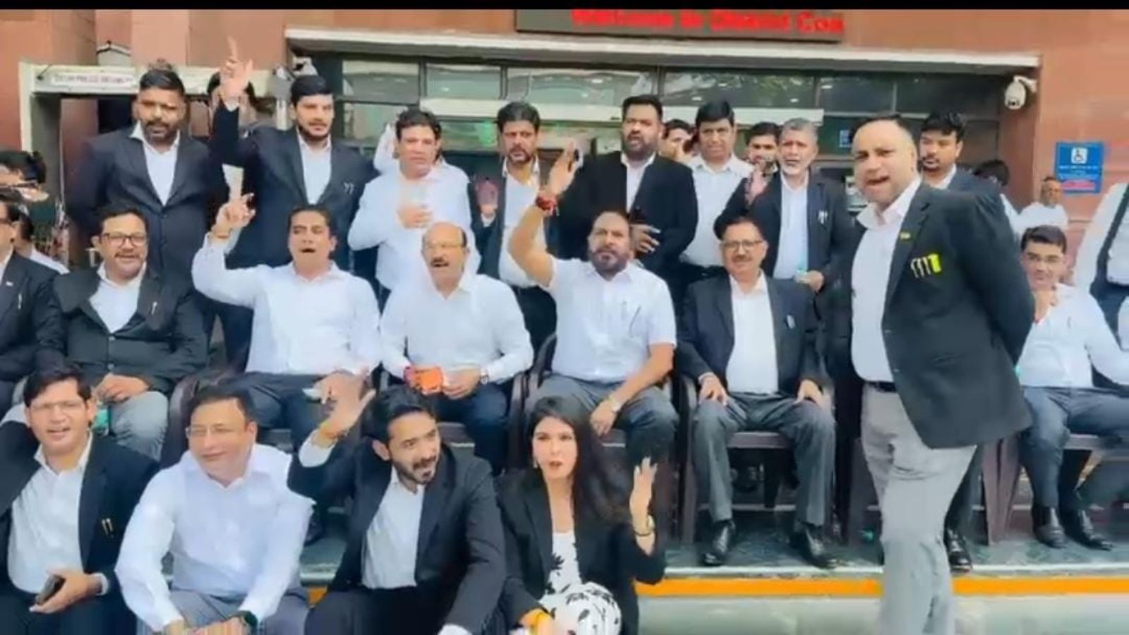 Why Delhi lawyers are skipping work over amended traffic challan rules