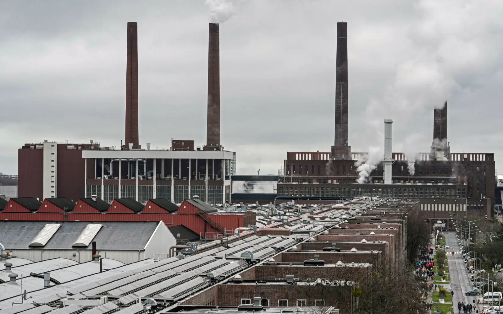 German auto workers protest amid VW profit warning
