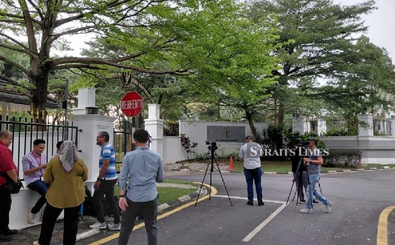 Istana Negri Sembilan draws media attention amid royal crisis