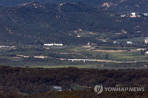(3rd LD) 3 military officers injured in suspected landmine explosion during operation at DMZ