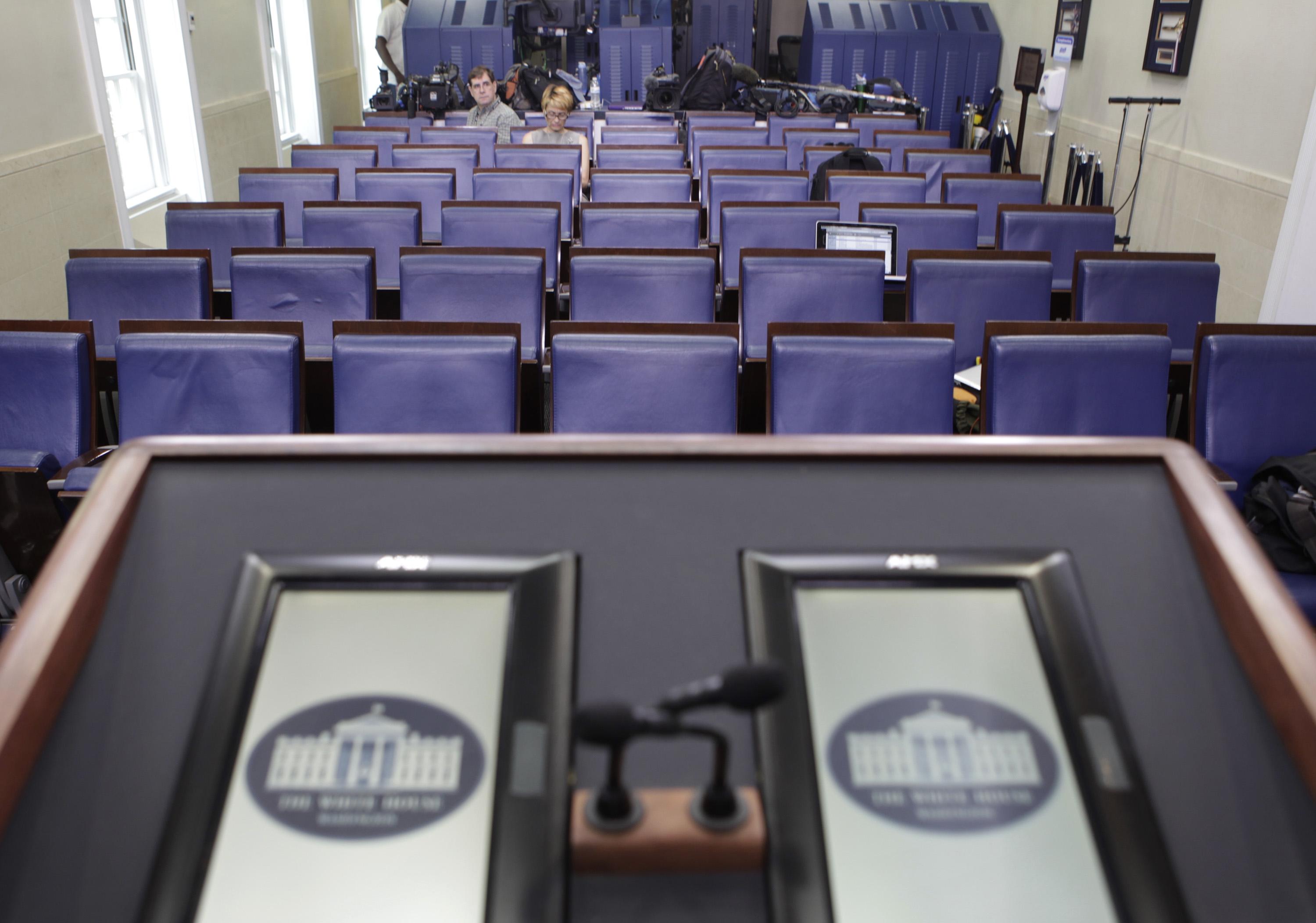 Major TV Networks Suspend White House Pool Coverage After CNN Ban