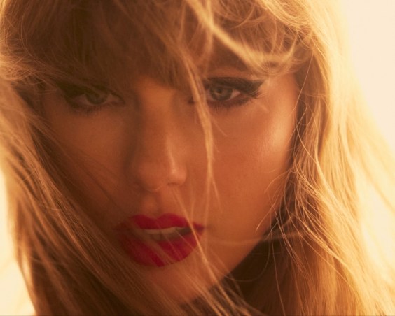 VMAs Introduce New Award For Taylor Swift