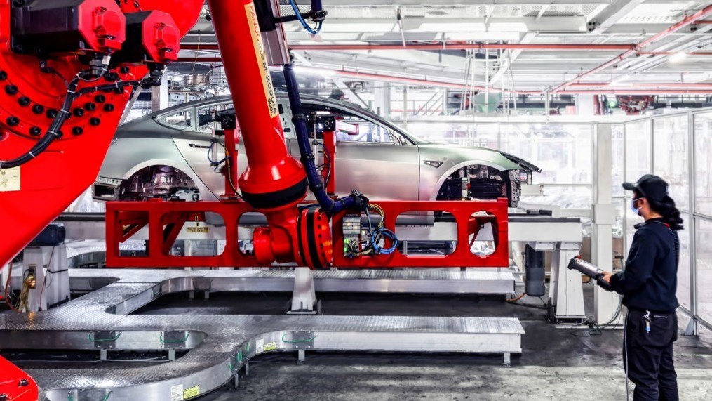Borderlands Mexico: Tesla plans massive Texas distribution center