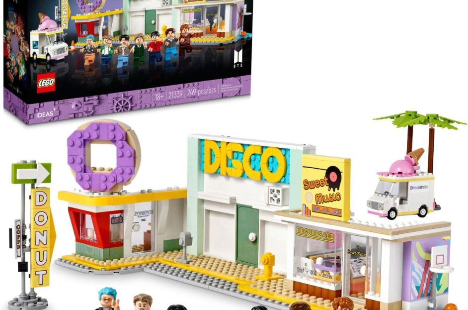This BTS Lego Set Commemorates a Song on Their ARIRANG Tour Setlist and It’s Back in Stock Online