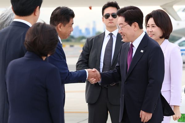 Lee Arrives in New York to Attend UN General Assembly