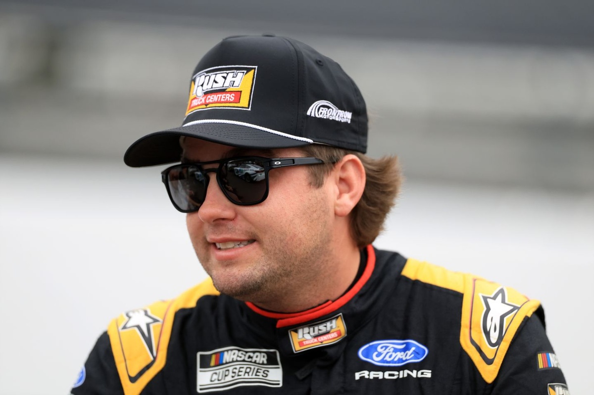 Noah Gragson confirms contract extension with Front Row Motorsports