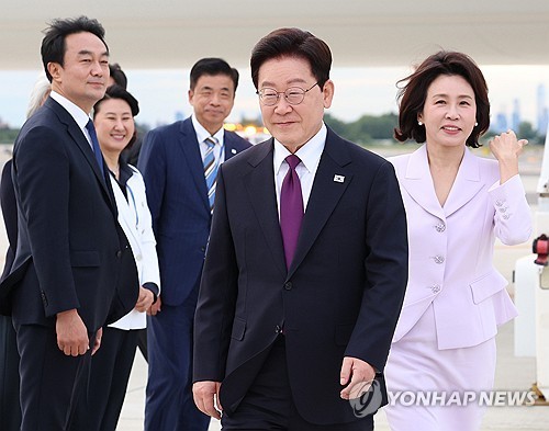 Lee calls for U.S. to ease sanctions against N. Korea in return for halting nuke program: report