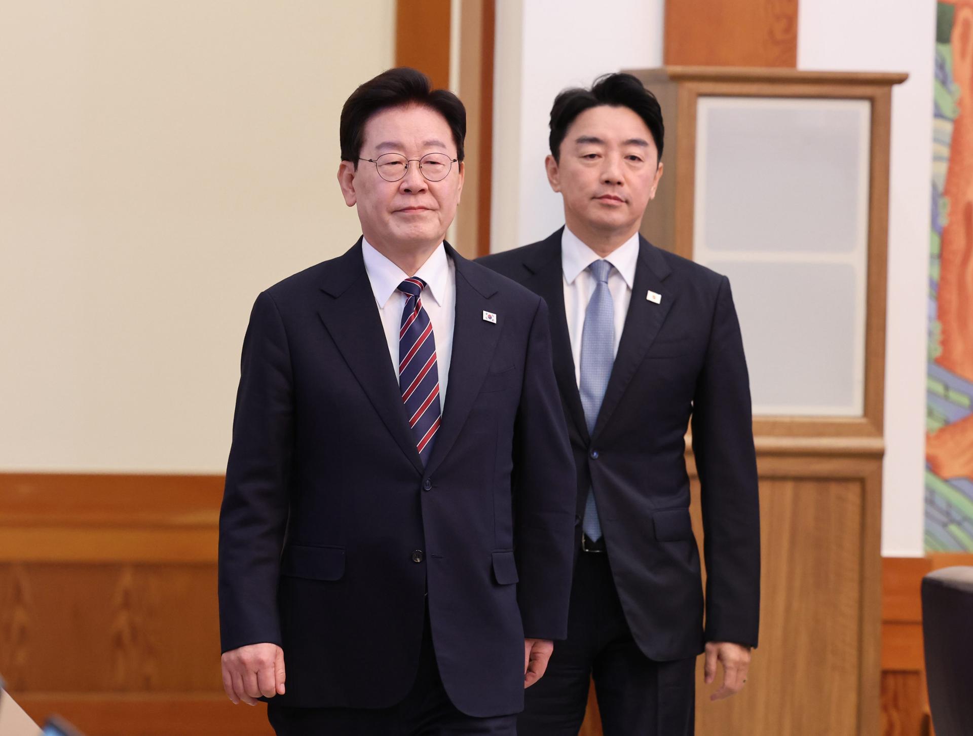 Top aide's resignation offer provides opening for reform
