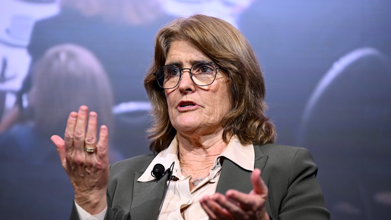 Bullock slams sluggish businesses and hidebound bureaucracy for nation’s work woes