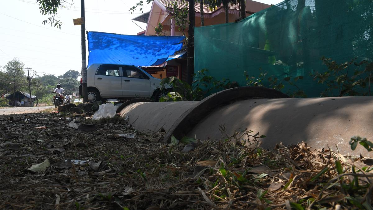 Clear encroachments from Pipeline Road in Kochi, says KWA