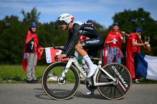 Afghan cyclist who disguised herself as man wins Asian Games silver
