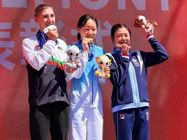 Afghan cyclist who disguised herself as a man wins Asian Games silver