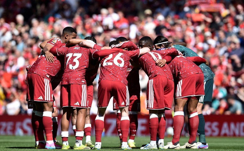 Liverpool deal with Bezos consortium raises stakes in US battle for Premier League power