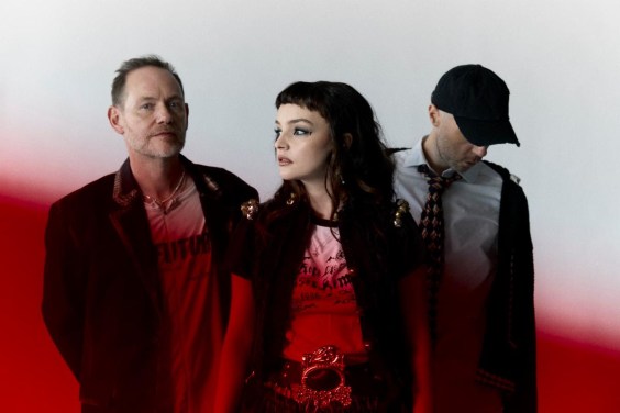Chvrches – “Roses”