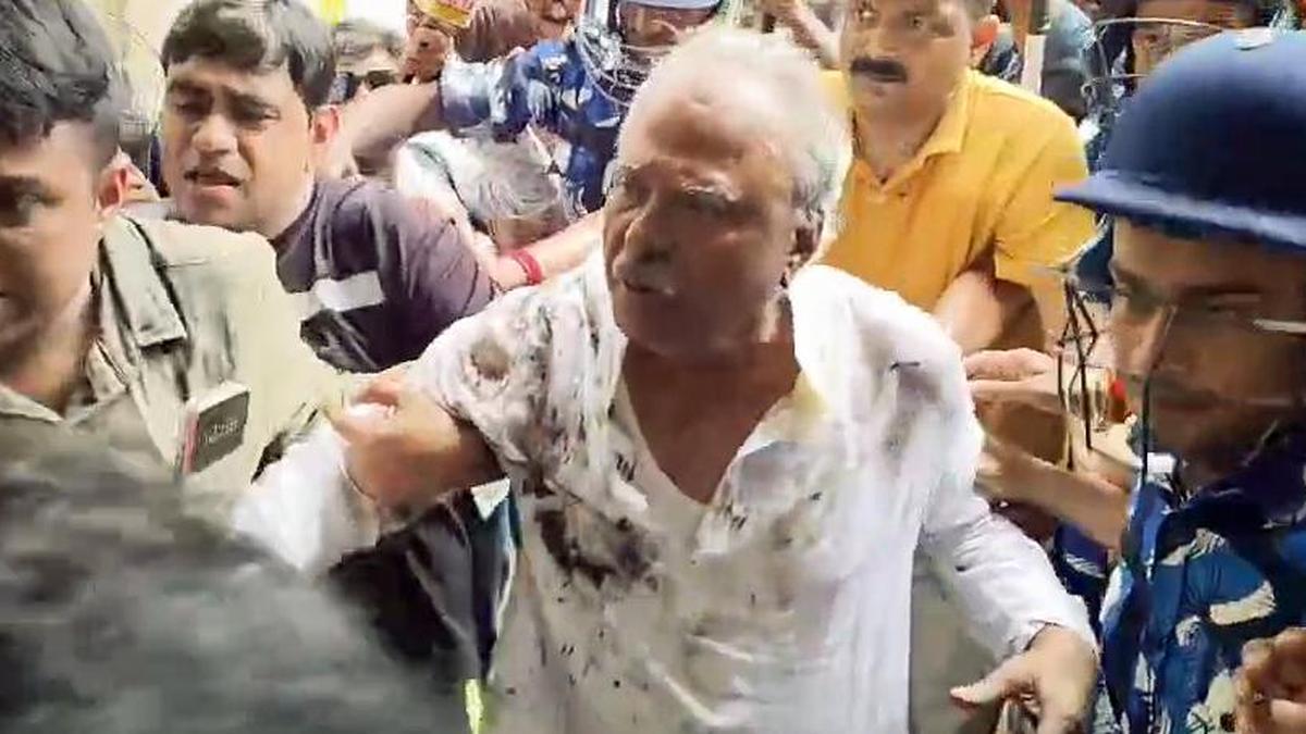 Former Trinamool MLA Nirmal Ghosh mobbed outside police station