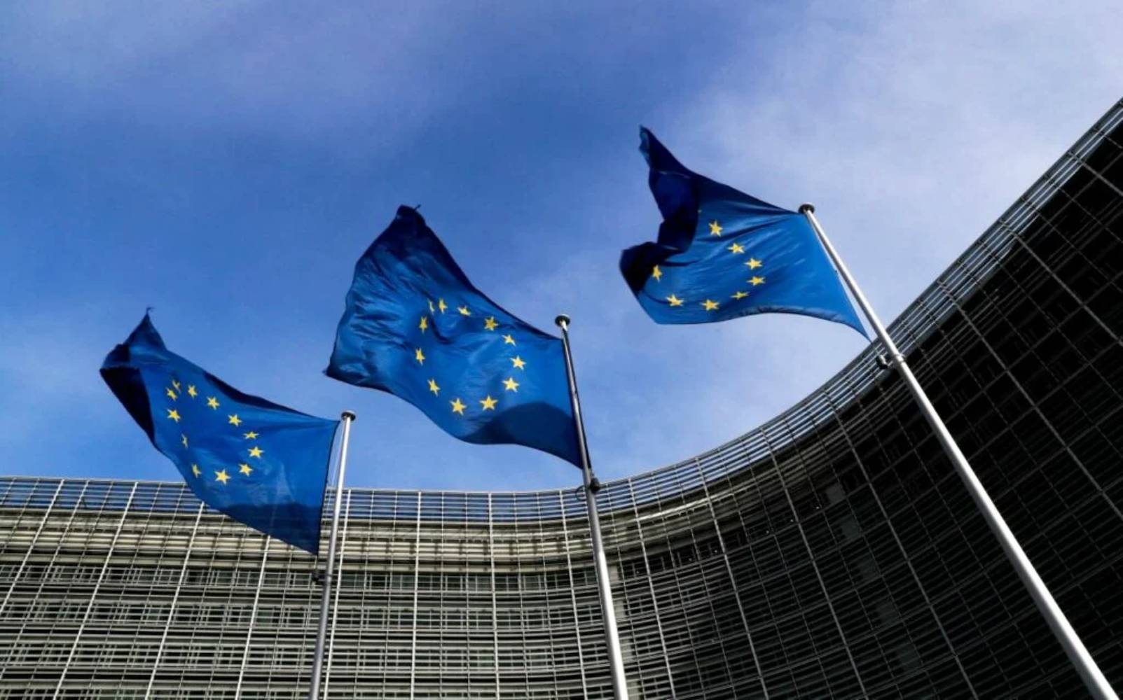 EU pushes back as US revives trade pressure on bloc