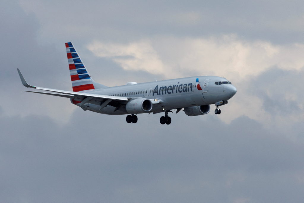 Quick-thinking controller helps 2 planes with same flight number avoid possible disaster