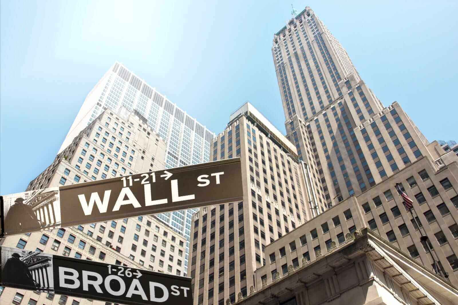 Stocks Supported by Lower Crude Prices and Bond Yields