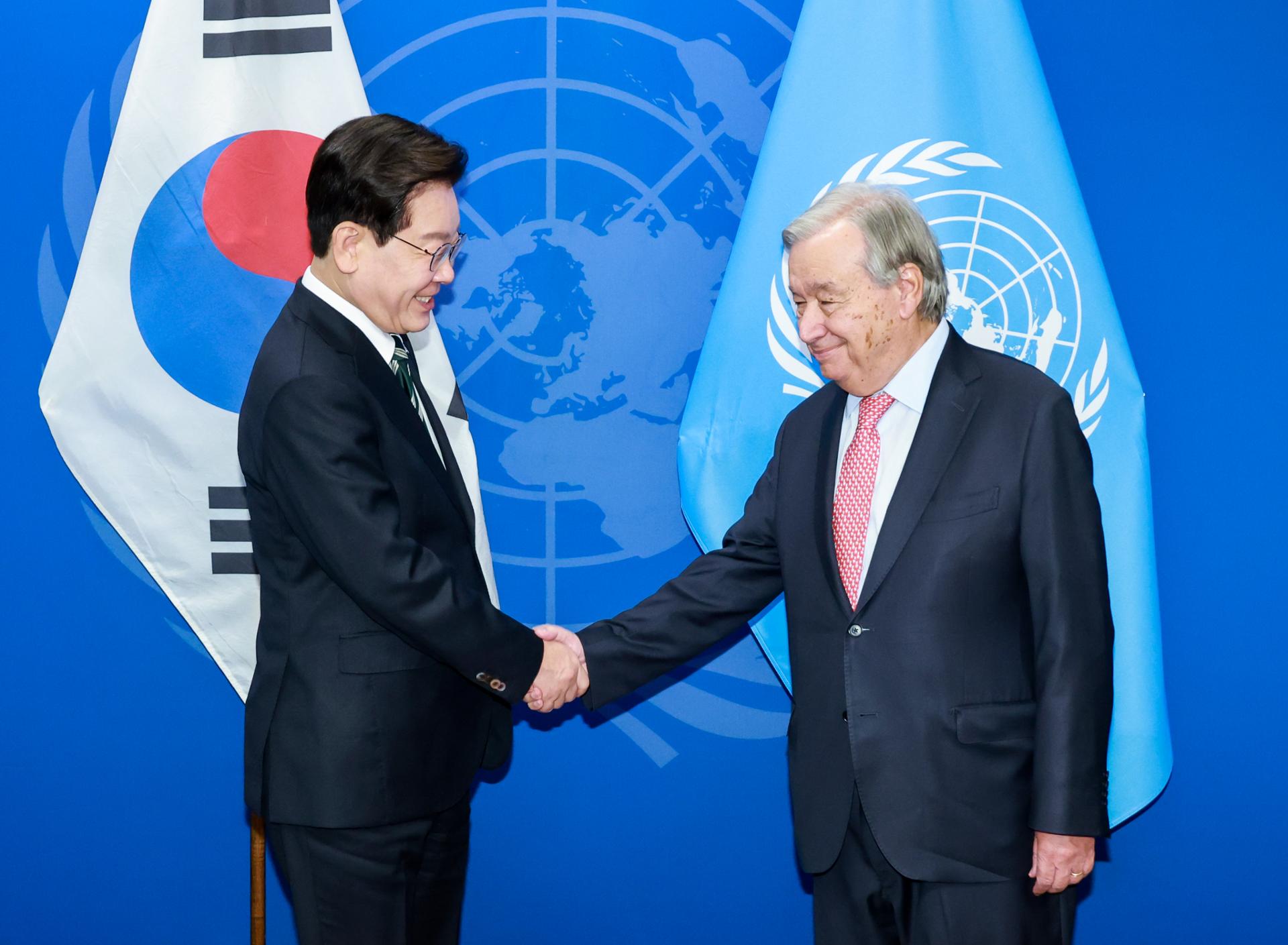 Lee, UN chief Guterres discuss Korean Peninsula issues, S. Korea-UN cooperation