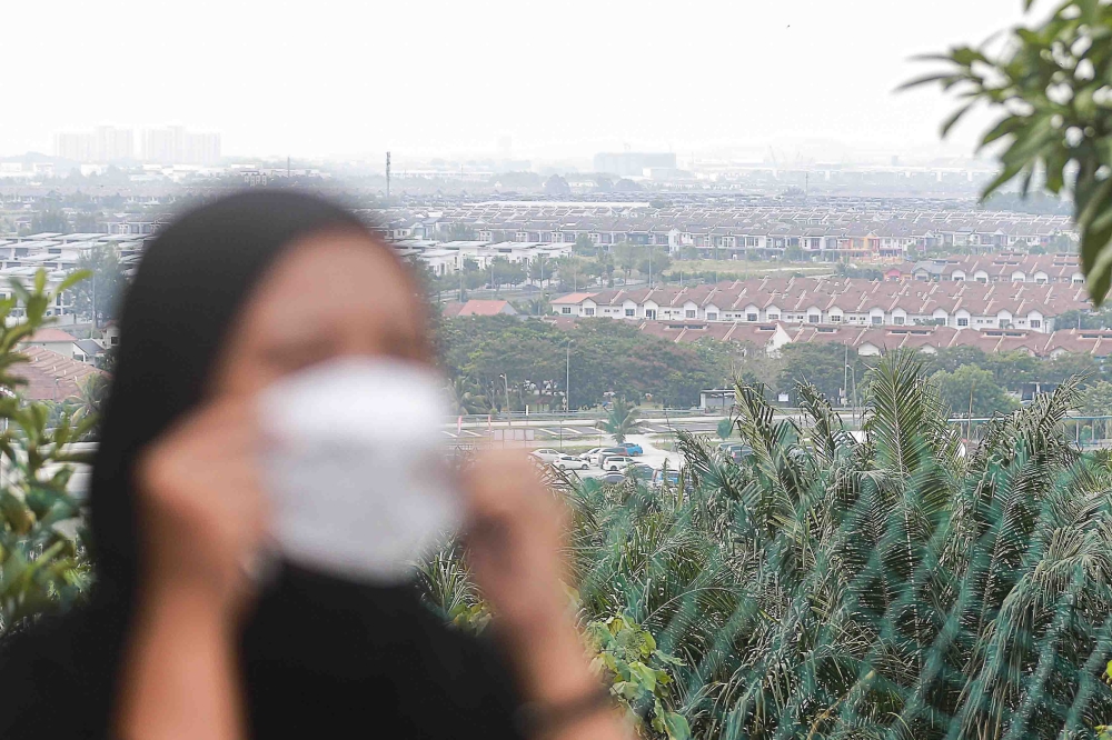 Haze worsens: Two Sarawak areas hit ‘very unhealthy’ API levels, Kanowit at 244, Lubok Antu at 205