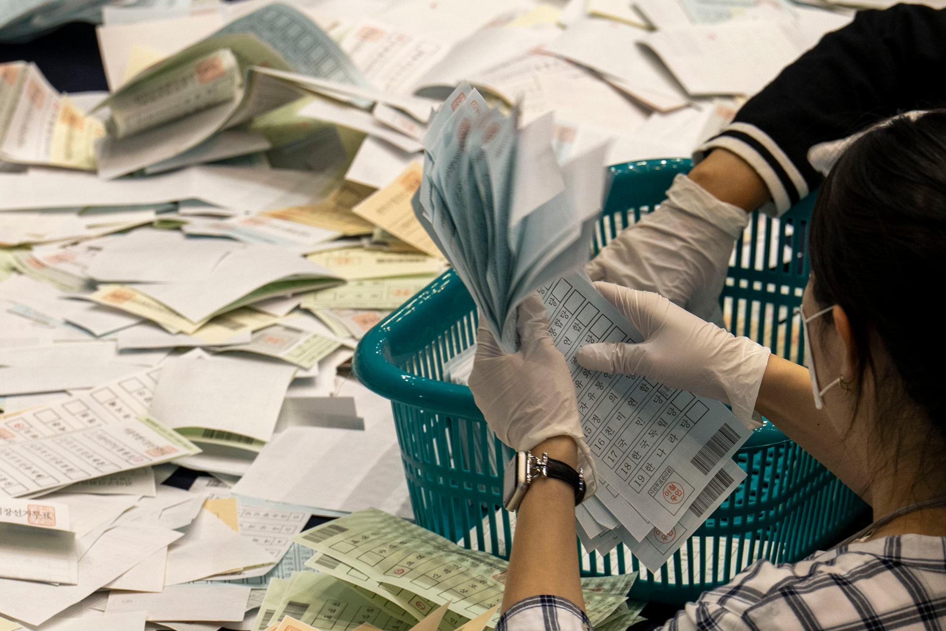 State auditor sends key audit results of election watchdog to special prosecutor