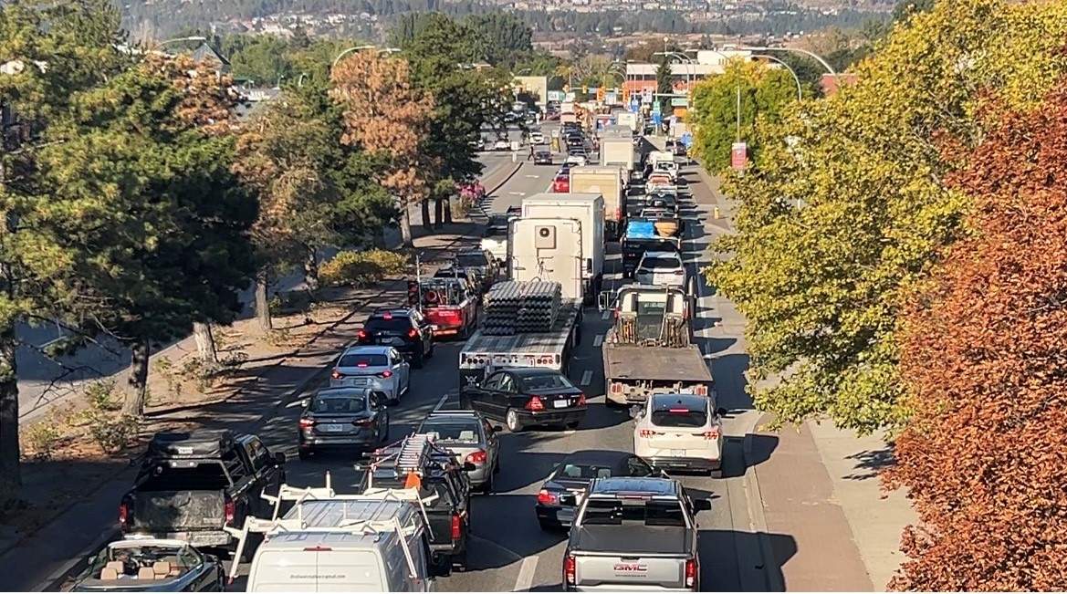 Bennett Bridge crash brings Central Okanagan traffic to a standstill