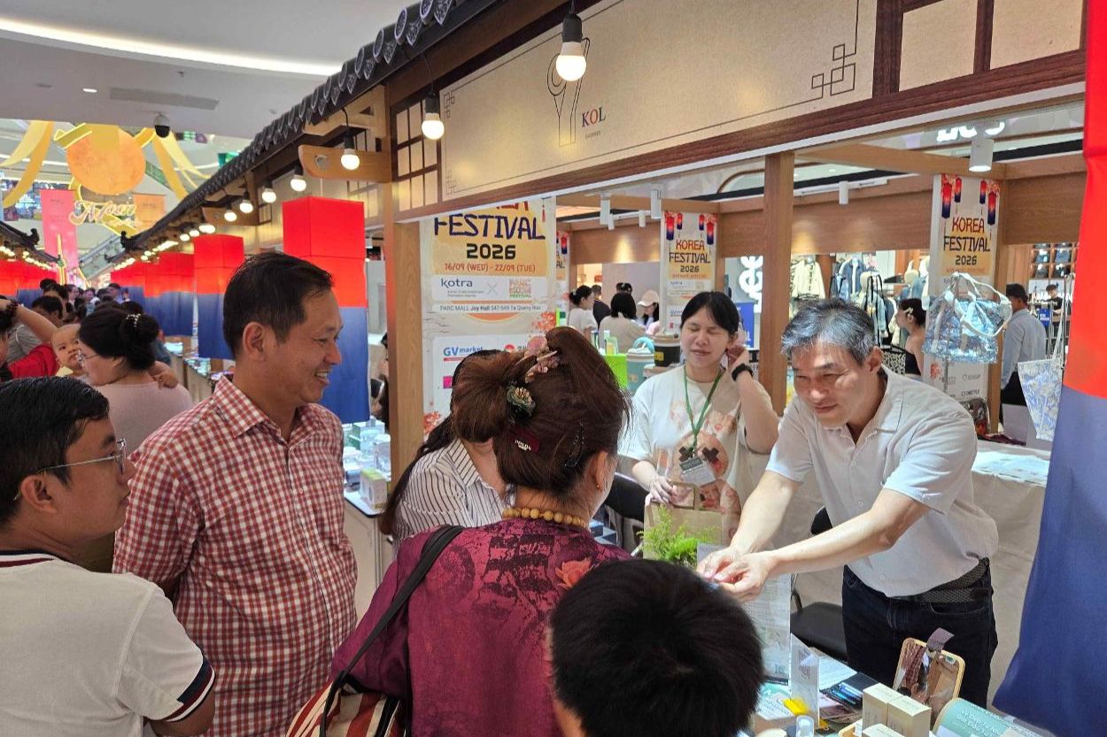 Korean brands leverage offline stores to capture Vietnam's e-commerce boom