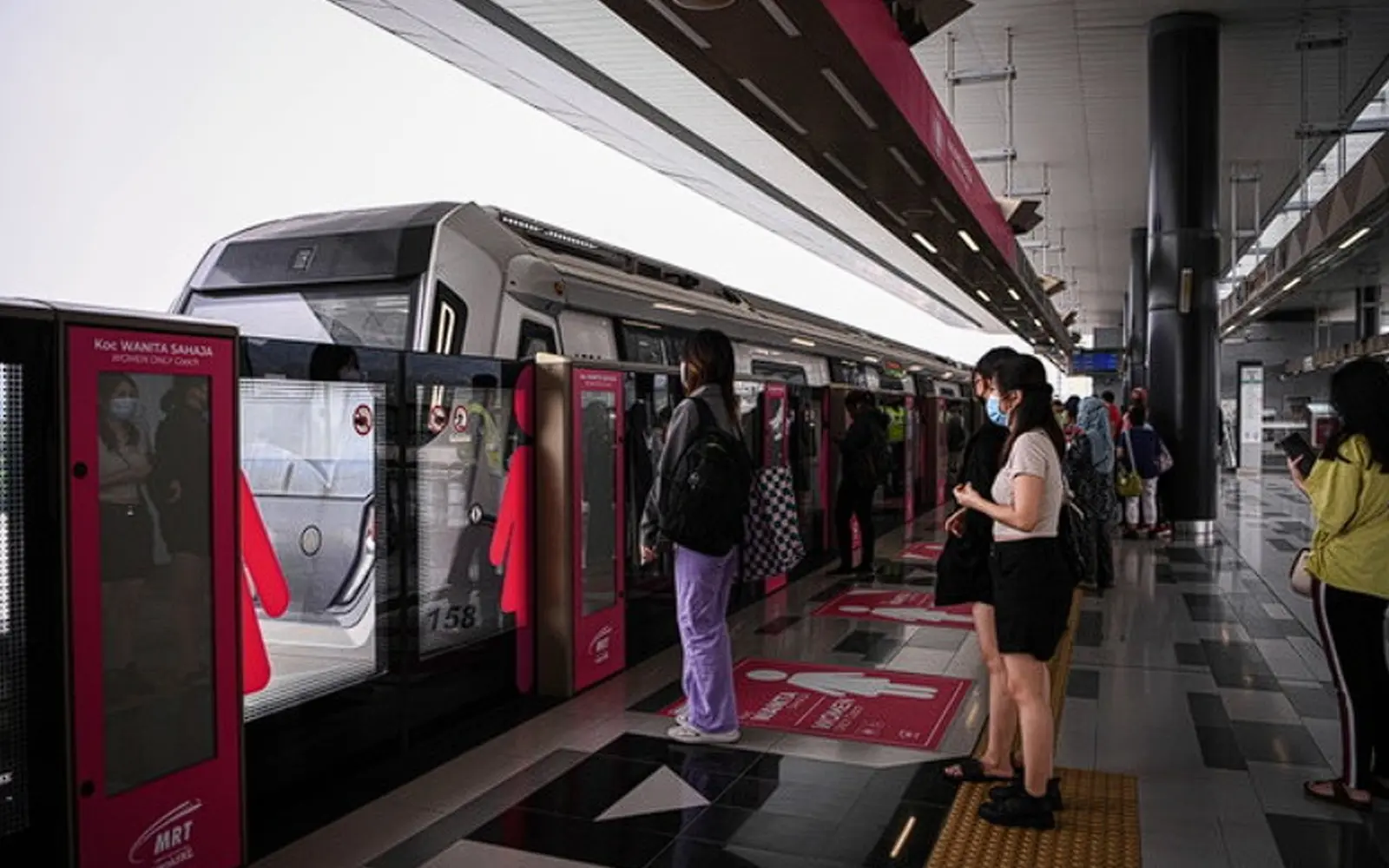 Disruptions hit Putrajaya MRT, Kelana Jaya LRT lines