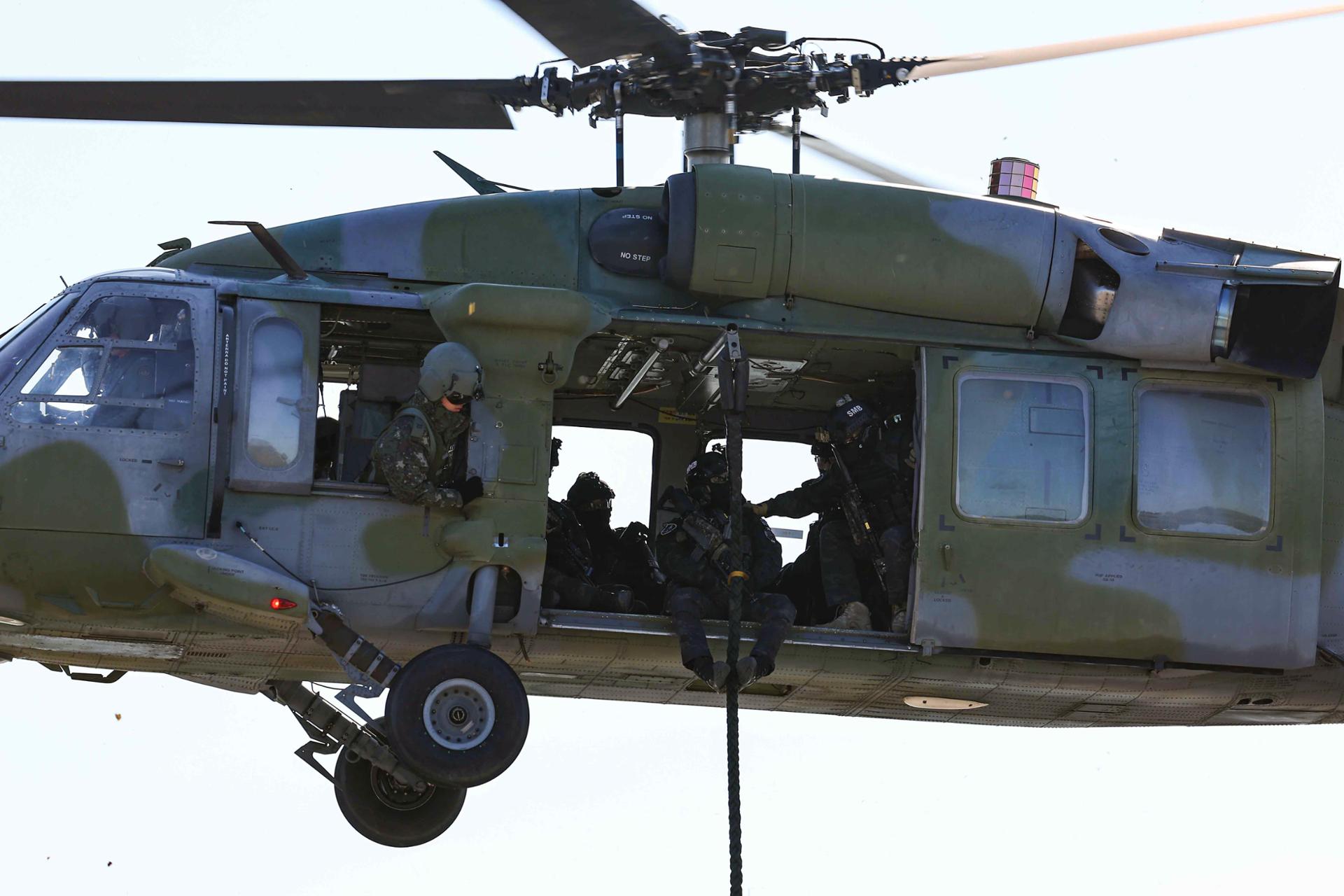 Nighttime helicopter drill near Cheong Wa Dae stirs unease