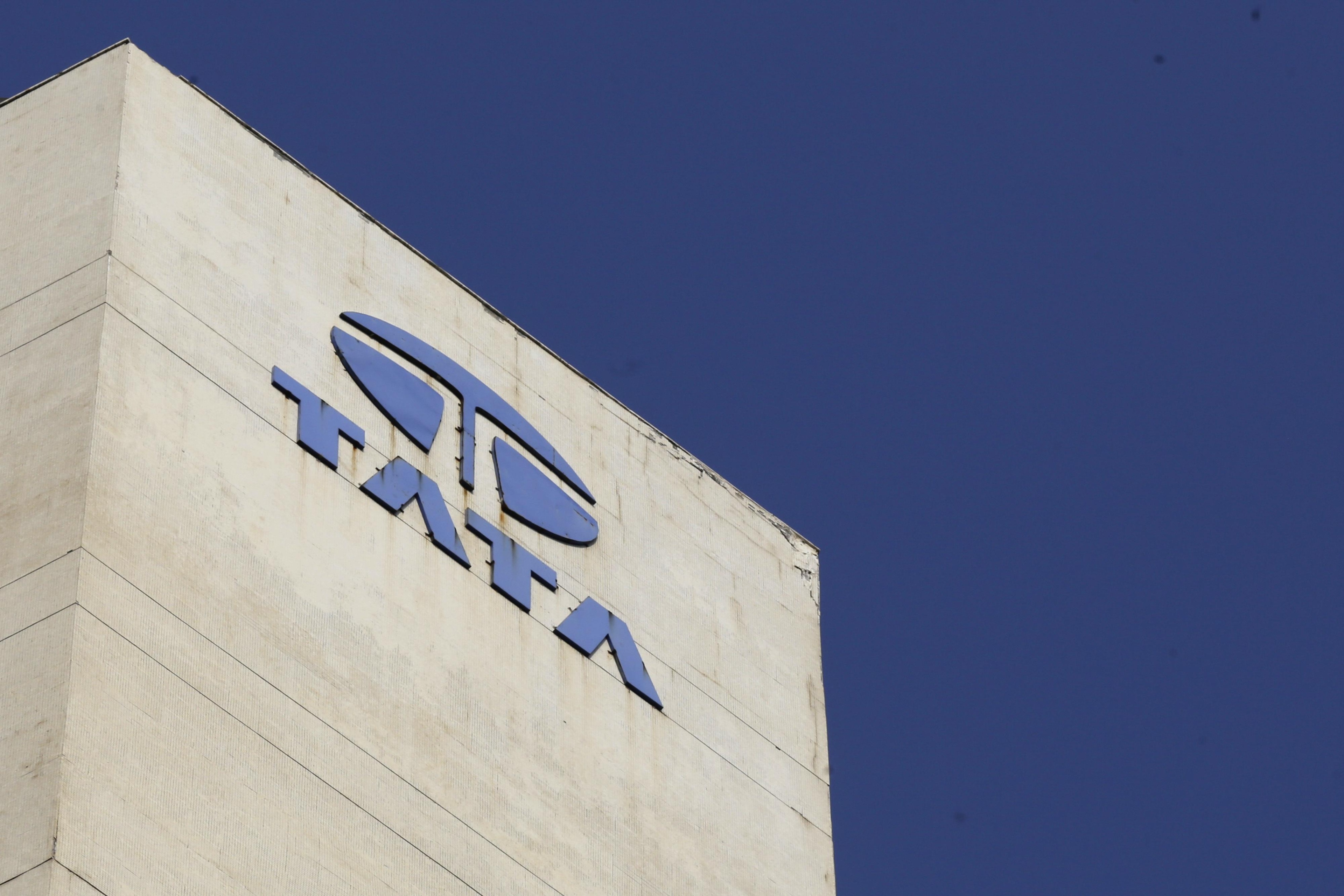 Family members, top executives, emerge as contenders to lead Tata Sons