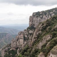 Der Tod des Mango-Gründers beschäftigt Spanien seit Monaten – und der Fall wird immer skurriler