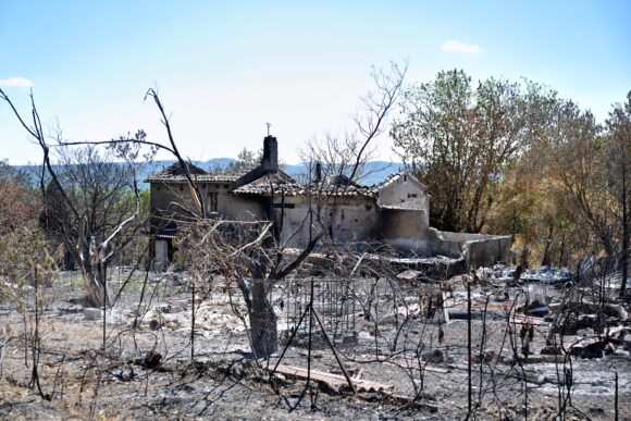 France Evacuates 525 People as New Wildfire Hits Pine Woods in Southwest