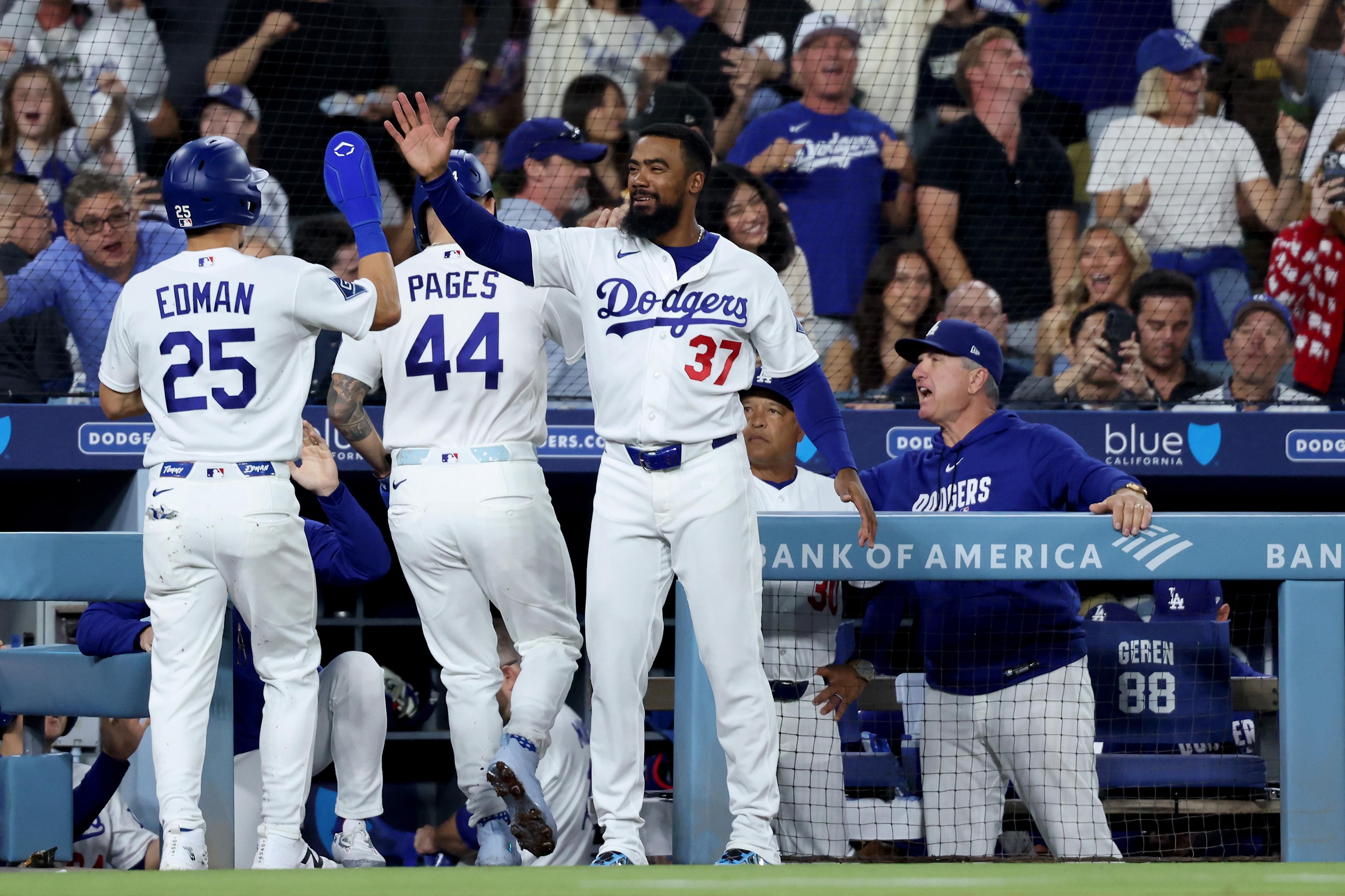 Dodgers rout Padres in bulk in opener