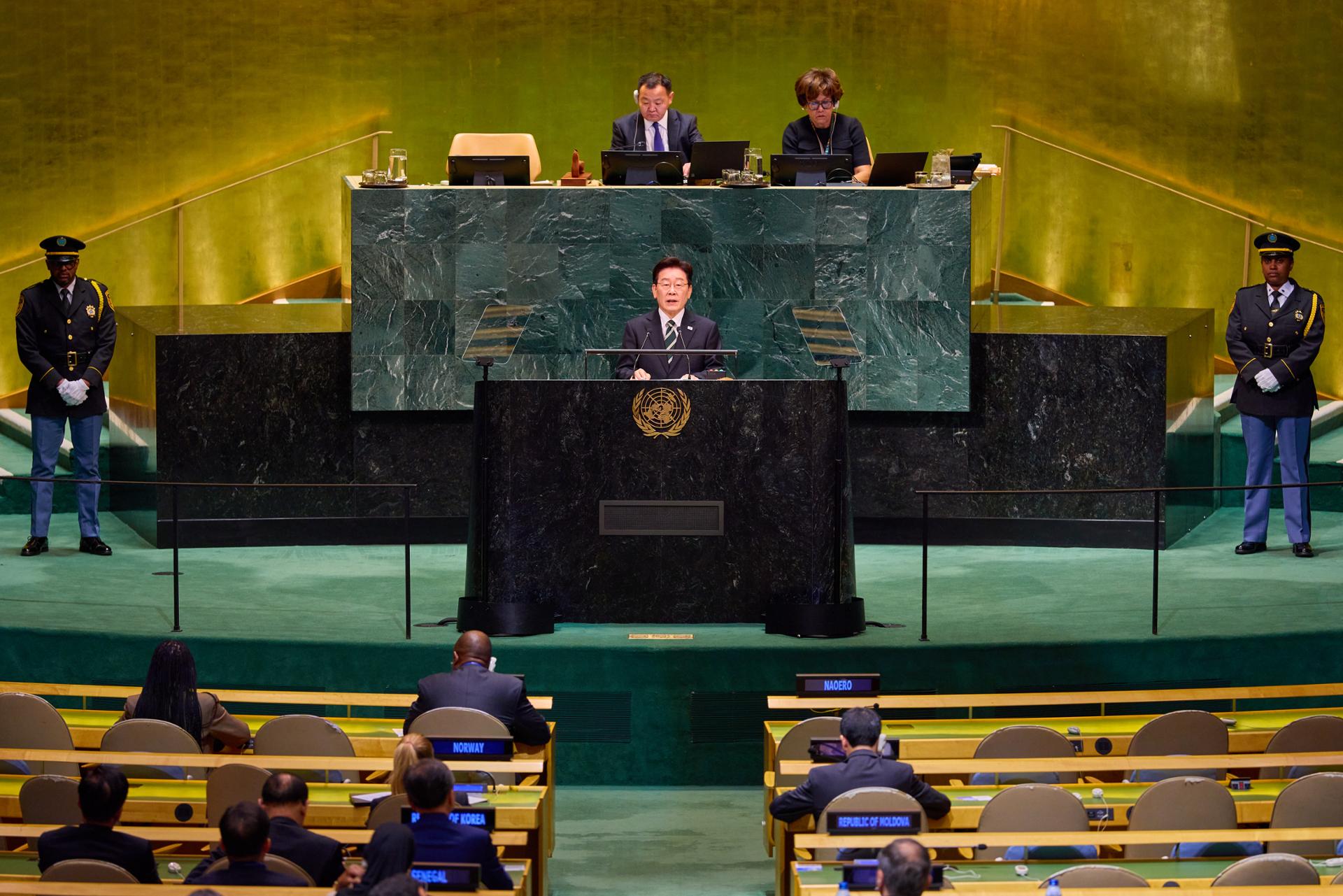 President puts multilateralism at center of diplomacy on North Korea, Hormuz issue