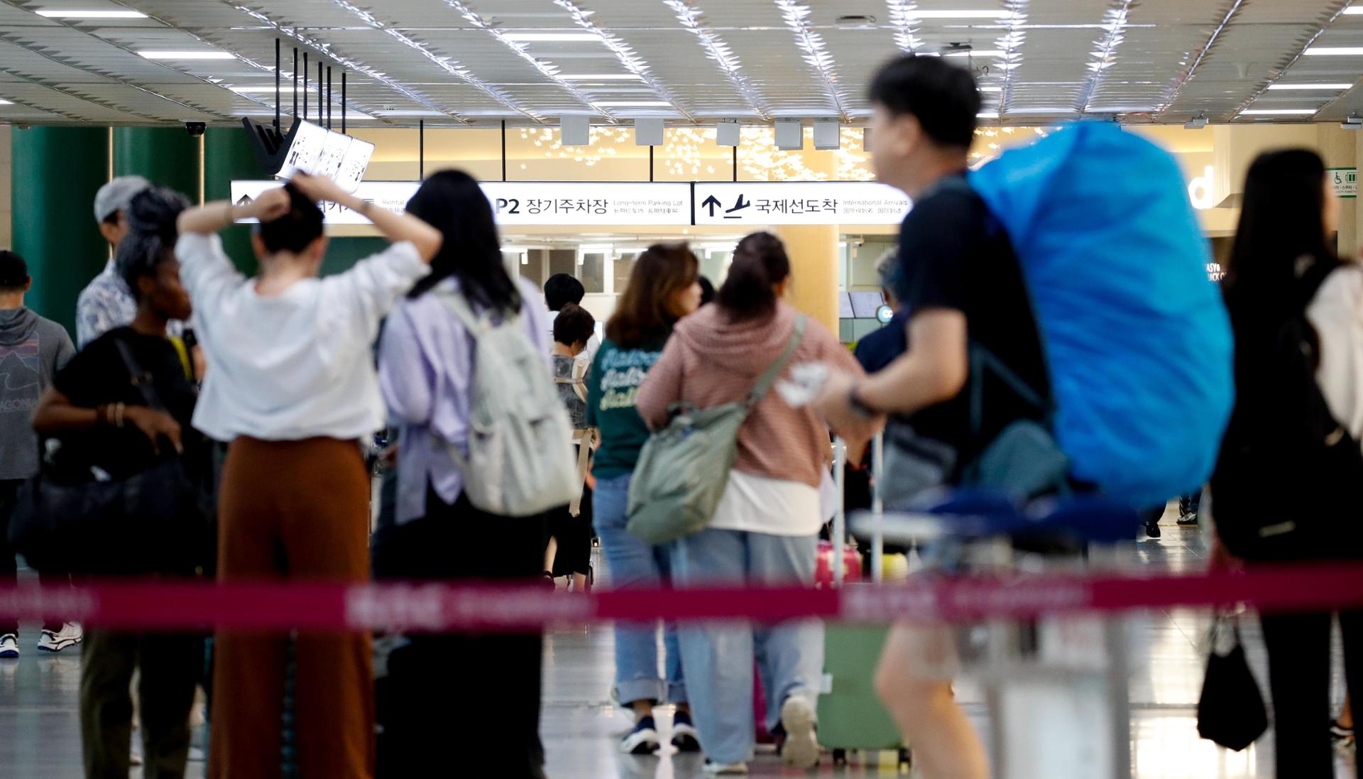 Petition calling for end to visa-free entry for Chinese tops 90,000 signatures