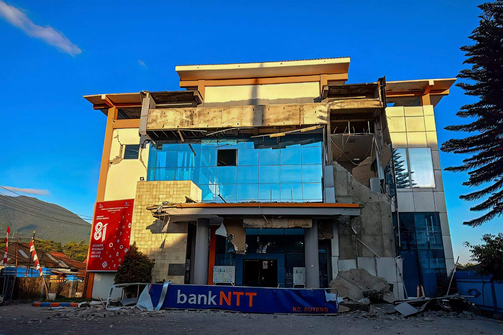 Magnitude 7.7 earthquake strikes off coast of Indonesia and tsunami warning issued