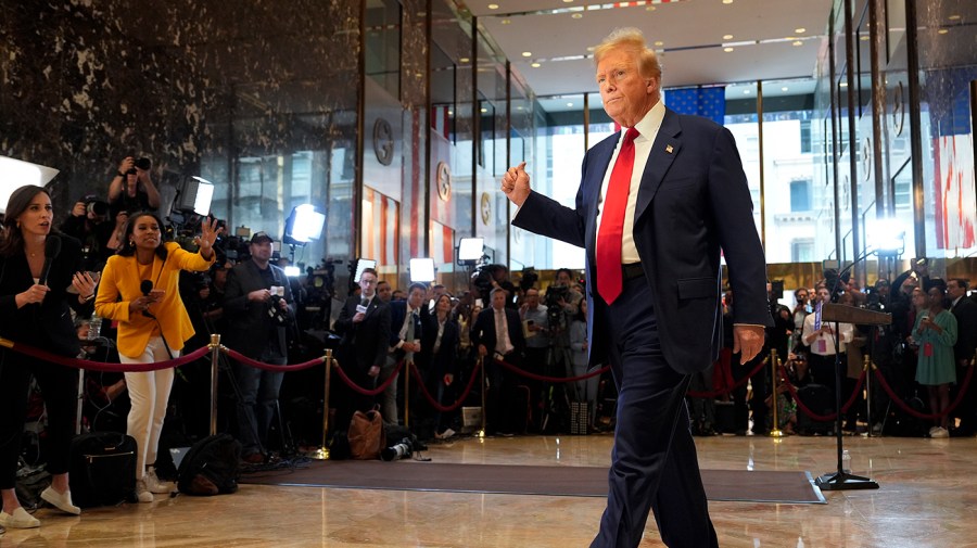 Ex-Trump aide: White House 'trying to gaslight' Americans with economic message