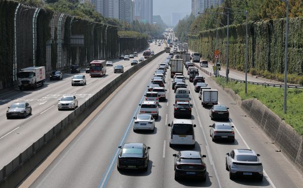 Highways Already Witnessing Chuseok Traffic a Day ahead of Holiday