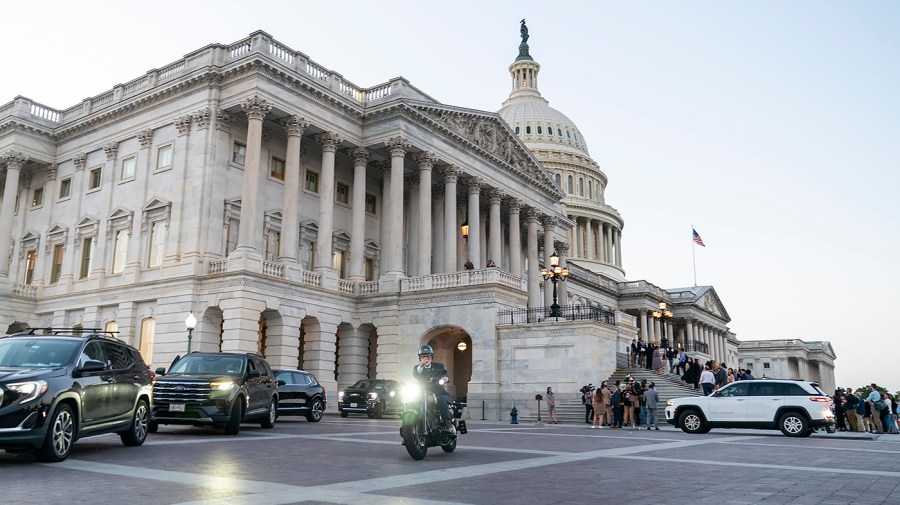 Majority of voters say country is on wrong track, favor Democrats in 2026: Poll